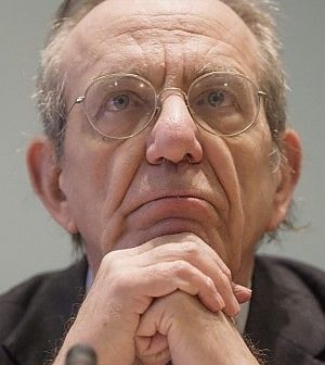 Padoan: ripresa fragile, pari di bilancio rinviato.Dal Parlamento ok alle risoluzioni sul Def