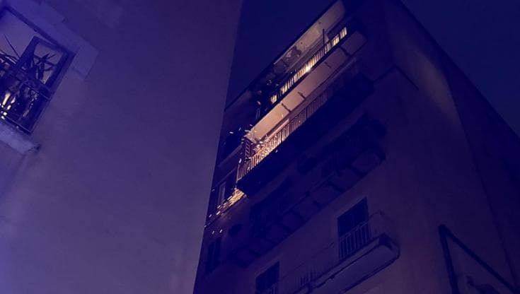 Vomero, la 96enne non risponde a nessuno e i pompieri le entrano in casa dal balcone: dormiva