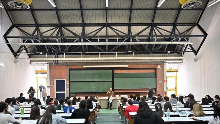 Campania, emorragia di giovani: oltre 48mila al Nord o all’estero