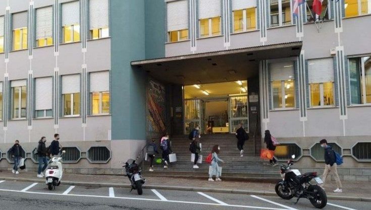 Il sindaco di Biella: pronti a chiedere la zona rossa se i casi Covid al liceo dilagano