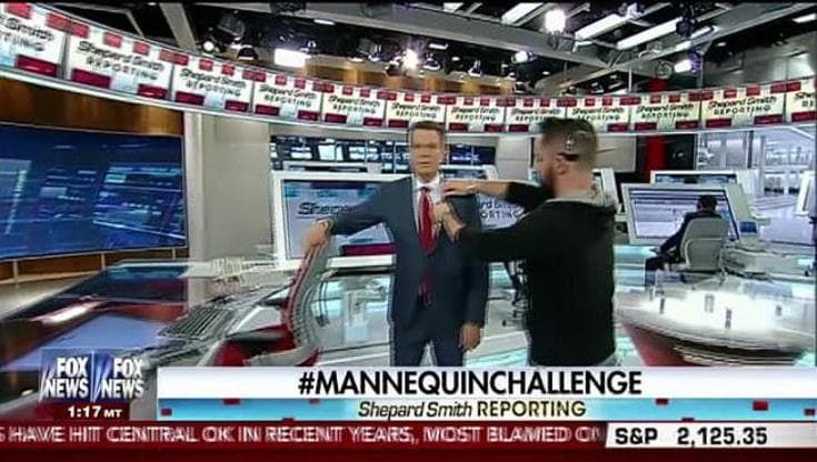 Mannequin challenge in redazione: Fox News