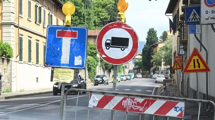 Firenze, nuovi lavori sulla Bolognese. Chiusa anche via della Pietra, cantiere in via Cosimo il Vecchio
