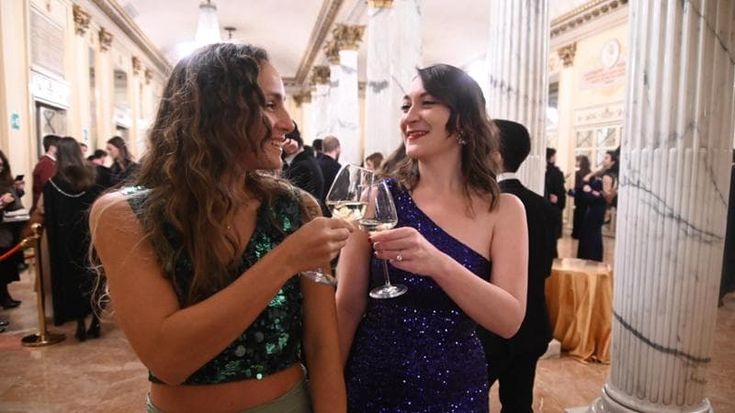 Primina della Scala, la gioia degli under 30: “Trama piena di passioni, parla al nostro cuore”