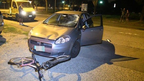 Arcore, ragazza di 17 anni in bici travolta da un'auto: è gravissima