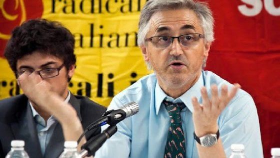 Torino, Facebook chiude la pagina di Silvio Viale per il post con Marina Ripa di Meana nuda