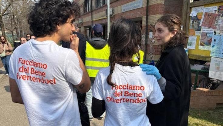 Quei volontari che si prendono cura della città. Il sindaco: fatevi avanti