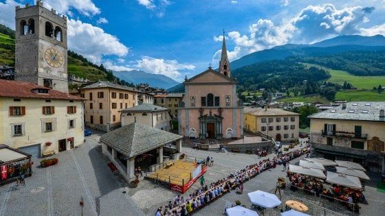 A Bormio, la tavolata più lunga per gustare i "pizzoccheri"
