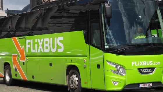 Turismo, sempre più milanesi scelgono il bus ecologico e low cost: +30% in un anno