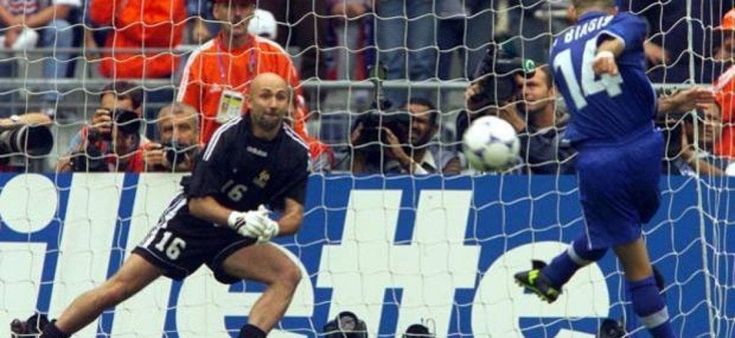 L'adolescenza, la scuola e quel maledetto rigore calciato da Di Biagio contro la traversa