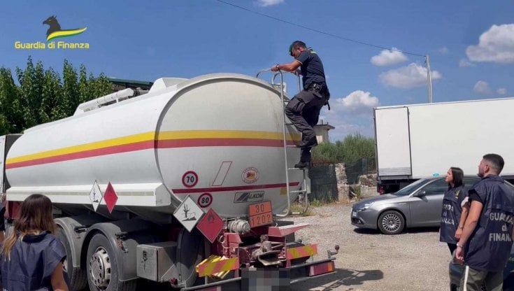 Frode internazionale sui carburanti, sequestrati beni per 25 milioni di euro
