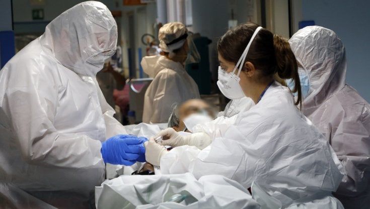 Covid, i dati peggiorano: Piemonte sull'orlo della zona rossa, aumentano indice Rt e pressione sugli ospedali