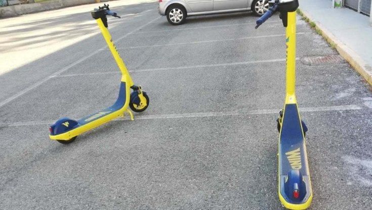 Monopattini, 67mila utenti a Parma in due anni. Nel nuovo bando più controlli sulla sosta