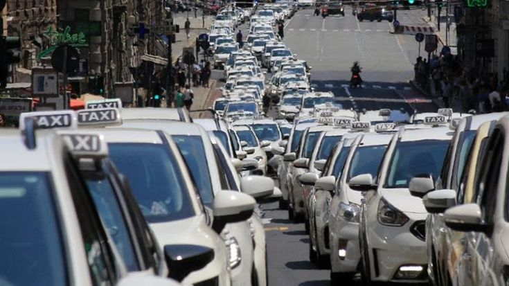 Taxi, Antitrust ai sindaci di Roma, Milano e Napoli: “Aumentare licenze, anche oltre il 20%”
