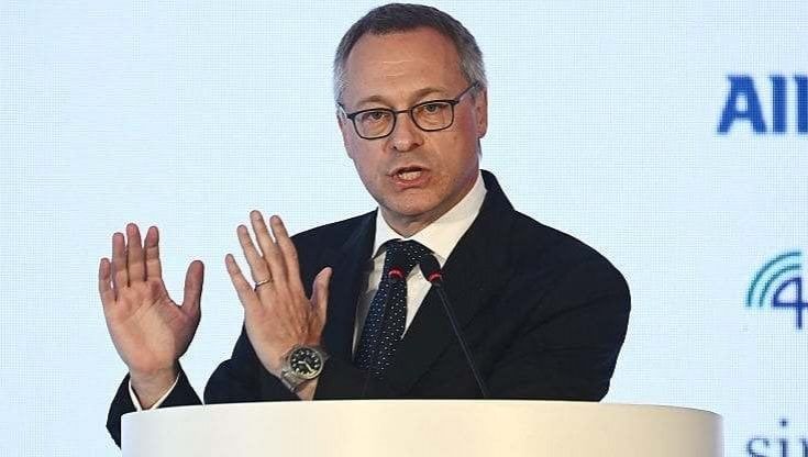 Papa Francesco agli industriali: "Basta donne cacciate perché incinte". Bonomi: "Impegno per lavoro degno"