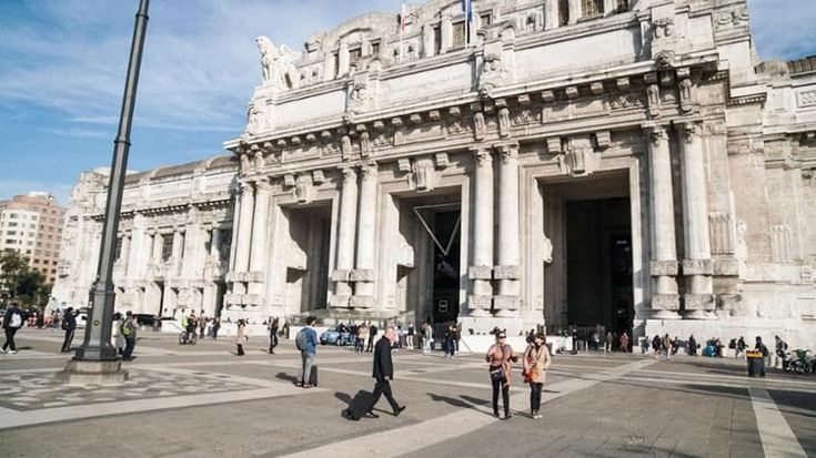 Gruppo di americani ebrei ortodossi presi a calci e pugni in Centrale a Milano: un arresto