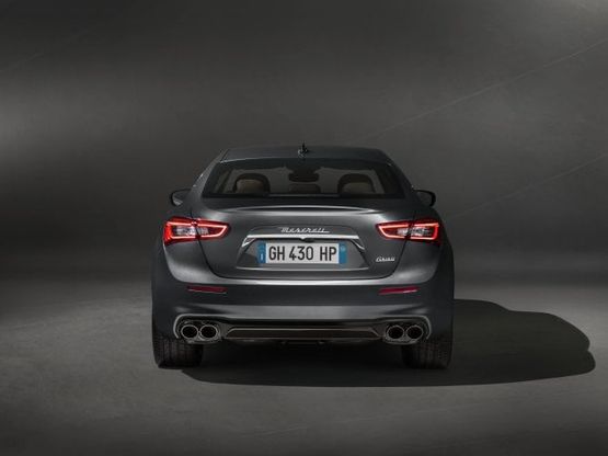 Maserati, ecco la nuova Ghibli GranLusso
