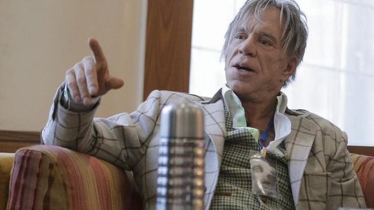 Mickey Rourke contro la raccolta fondi per l’affitto arretrato: “È umiliante, non accetto la carità”