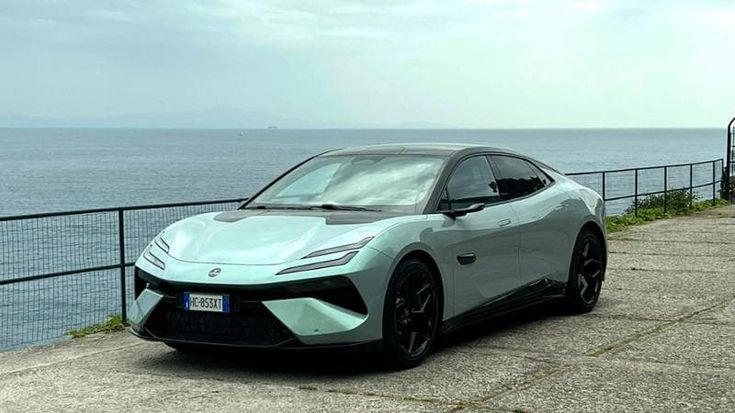 Lotus Emeya 600 Sport SE, da Roma a Ravello e ritorno con la berlina coupè elettrica da 612 Cv