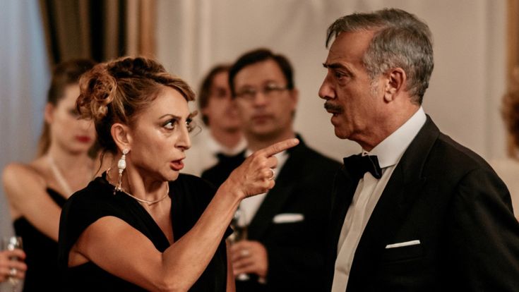 Massimo Ghini: in "Natale a 5 stelle" sono un premier disposto a tutto