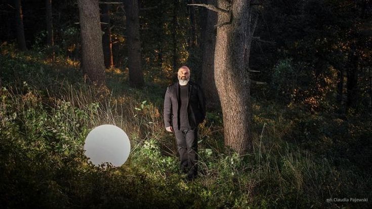 Teho Teardo: “A Torino Spiritualità un concerto sdraiati e al buio per vivere i suoni del bosco”