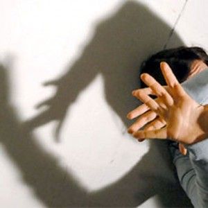 Giovane ridotta in schiavit&ugrave; e costretta a prostituirsi: 2 arresti
