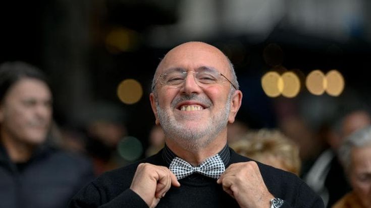 Amedeo Colella: “Porto in teatro e sul web lezioni di napoletanità: e imparo insegnando”