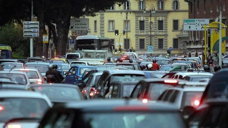 Effetto guerra sul lavoro: “Senza smartworking stangata da 1.500 euro all’anno per ogni famiglia”
