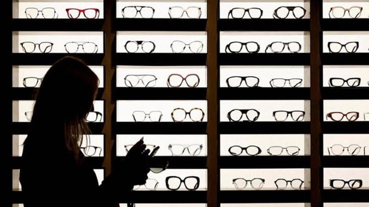 EssilorLuxottica, per i dipendenti in Italia il premio di risultato può superare i 4mila euro