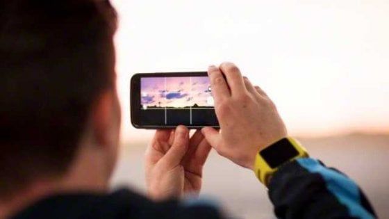 Smartphone, scattare troppe foto ci fa perdere i ricordi