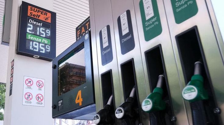 Estate da bollino rosso sui prezzi. Il caro benzina rovina le vacanze