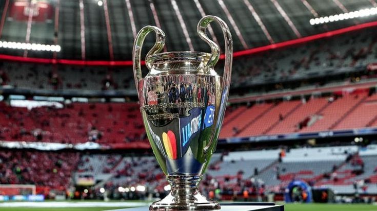 Il calcio sui maccheroni, a tavola si assegnano i posti per la Champions