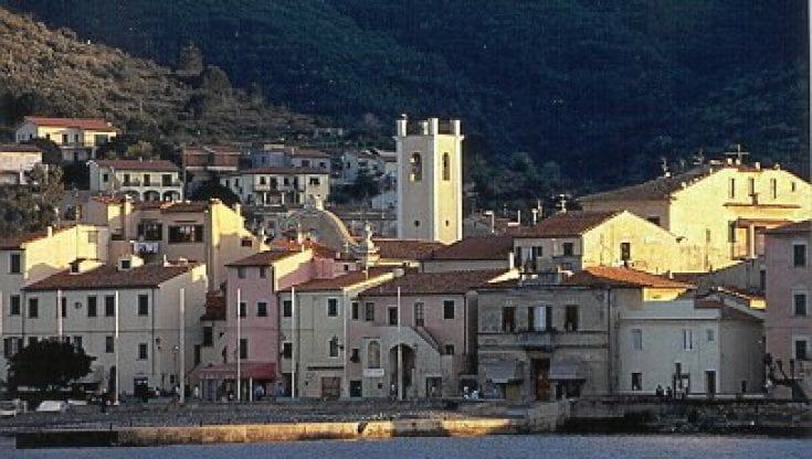 Usa il telefonino del collaboratore, contagiata la sindaca di Marciana Marina   