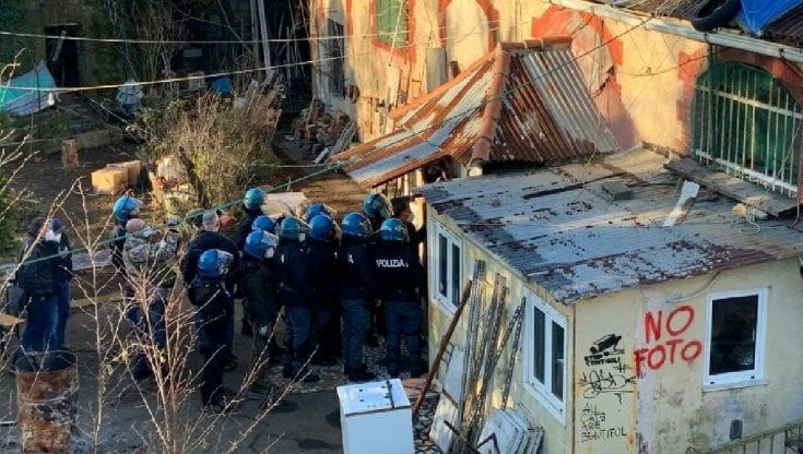 Genova, sgomberato dalla polizia centro sociale "Sfascio occupato" 