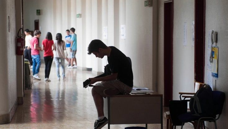 Scuola, i genitori ricorrono alla giustizia anche per i voti ma poi snobbano le elezioni dei propri rappresentanti
