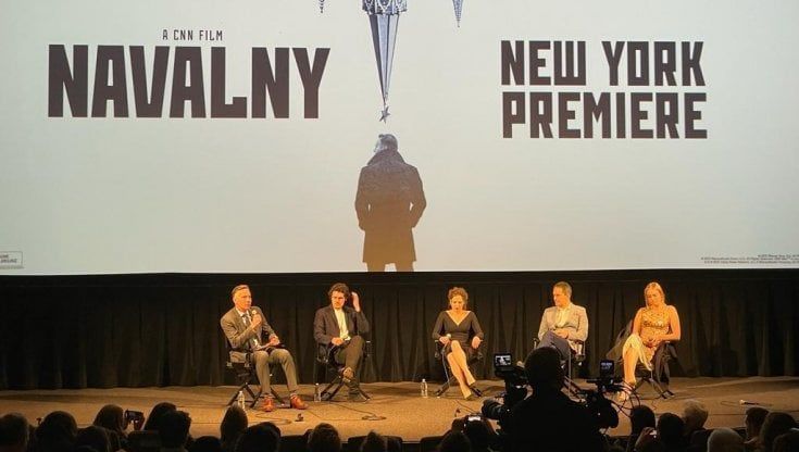 Il veleno, poi il carcere, ecco il film su Navalny: “Inchioderà Putin”