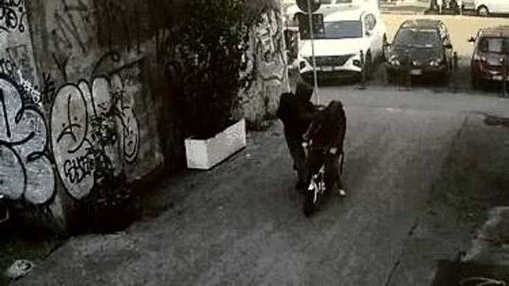 Senzatetto che picchia i passanti a San Lorenzo: ci sono altre due vittime