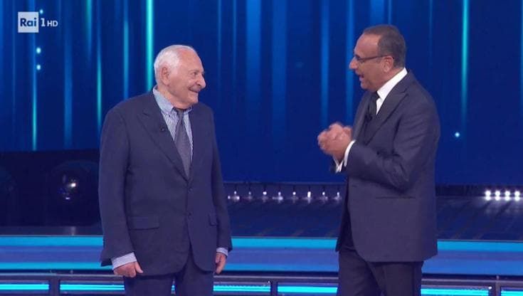Sanremo: premio alla carriera per Mogol, l'Ariston canta con lui