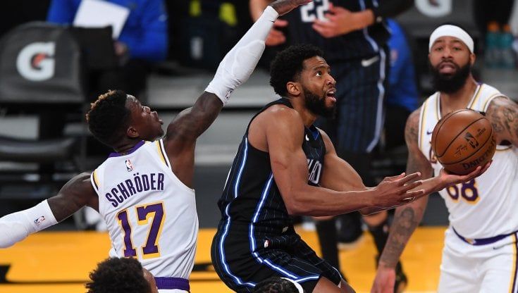 Basket Nba: Phoenix passa a Charlotte, Denver travolge Atlanta