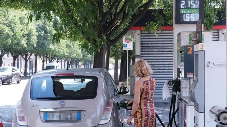 Gasolio, svanisce l’effetto sconto: stangata sul pieno dell’esodo