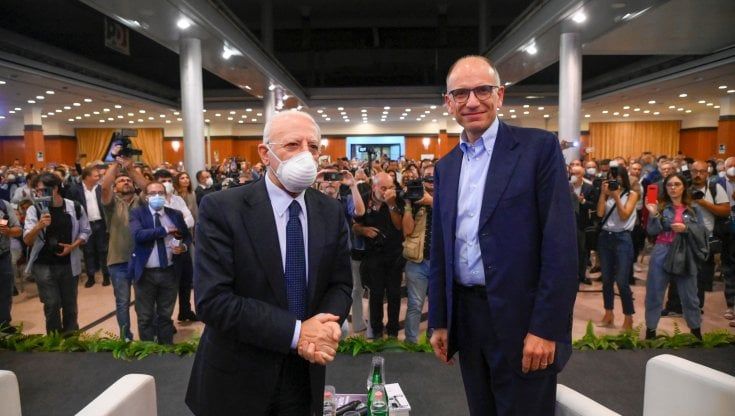  Letta tra i fan di De Luca: "Con lui c'è unità d'intenti, il Pnrr al Sud non si tocca"