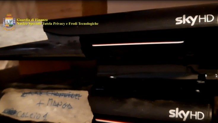 Pay tv, chiusi oltre 5mila siti e social 'pirati' che rubavano contenuti. 5 milioni di clienti in Italia: rischiano fino a 25.800 euro di multa