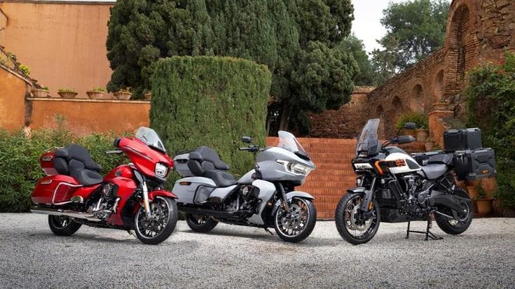 Harley-Davidson a tutto touring: la prova di Street Glide, Road Glide e Pan America Limited