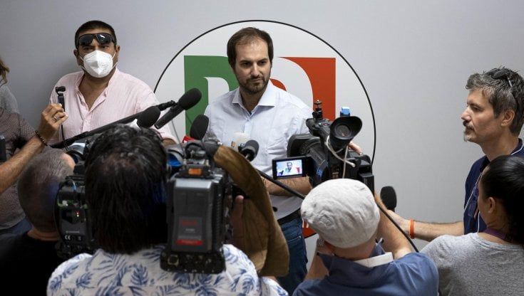 Meloni contro Letta e Sarracino: "C'è un candidato under 35 che inneggia alla Rivoluzione d'ottobre"