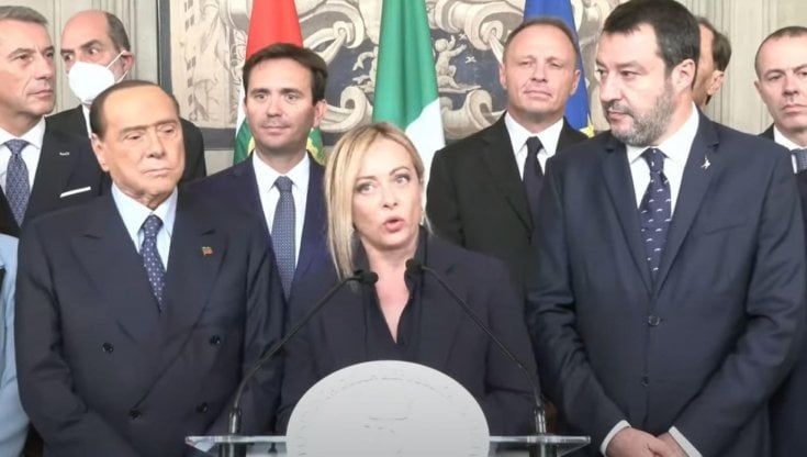 Giorgia Meloni, la prima premier: una donna sola al comando