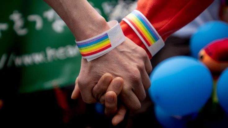 Coppie gay, la Consulta: “Incostituzionale negare la pensione di reversibilità”