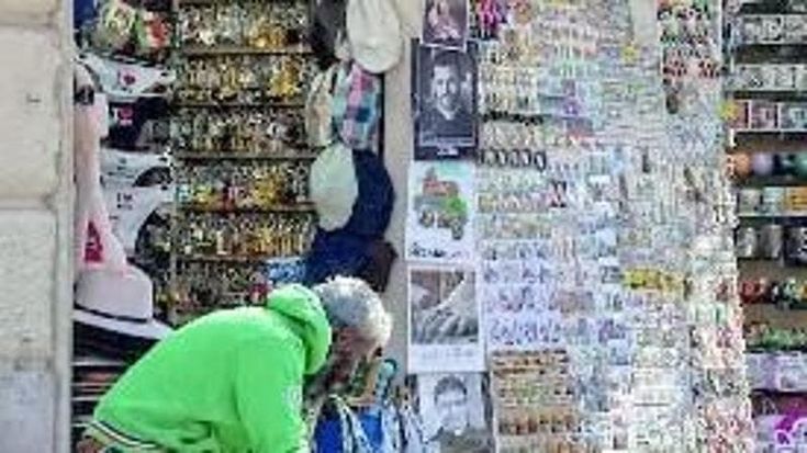 Calamite e altri gadget sono 1.500 i negozi che invadono il centro
