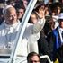 Il Papa a Lourdes tra i malati. E questa sera riceve le vittime degli abusi dei preti