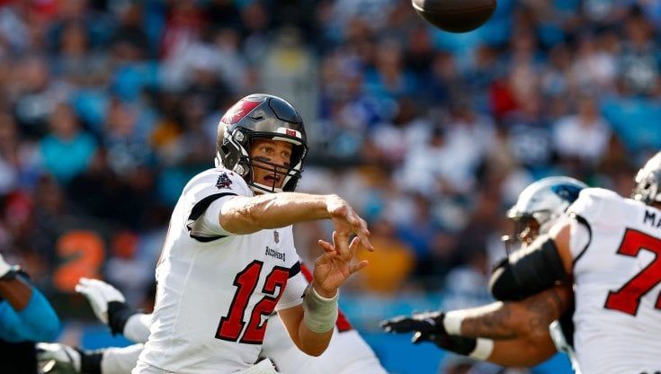 Nfl, Brady vince la division coi Bucs (e senza attacco). Cowboys e Chiefs lo imitano  