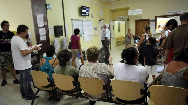 Sanità a Napoli, la beffa delle liste di attesa: 84 mila avvisi di pagamento per visite mai fatte
