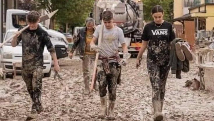 Gianni Morandi e l'alluvione, il post per la sua gente: "L'Emilia Romagna è stata voluta da Dio per permettere agli uomini di costruire la Ferrari"